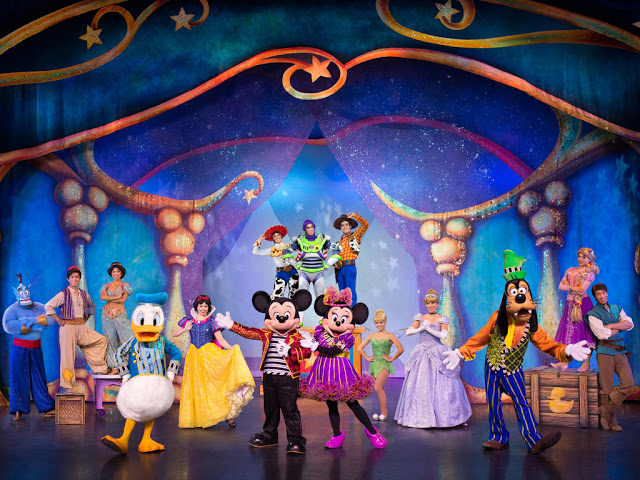 Disney Live! O Caminho Mágico de Mickey e Minnie Mickey's Magic Show enrolados aladdin branca de neve donald pateta toy story tinker bell cinderela 