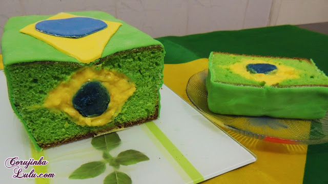 Bolo Bandeira do Brasil - De Bico Cheio debicocheio brasileira brasileiro fondant em cada fatia brazilian flag of Brazil Brazil's | ©CorujinhaLulu.com