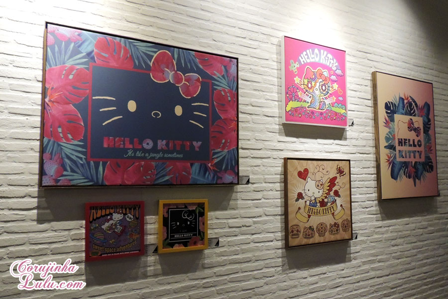 Coleção de Poster da Hello Kitty: visitamos a Exposição na Urban Arts ao lado da personagem mais icônica da Sanrio | ©CorujinhaLulu.com quadros posters posteres kawaii fofo fofura japão luciene sans corujinha lulu corujinhalulu