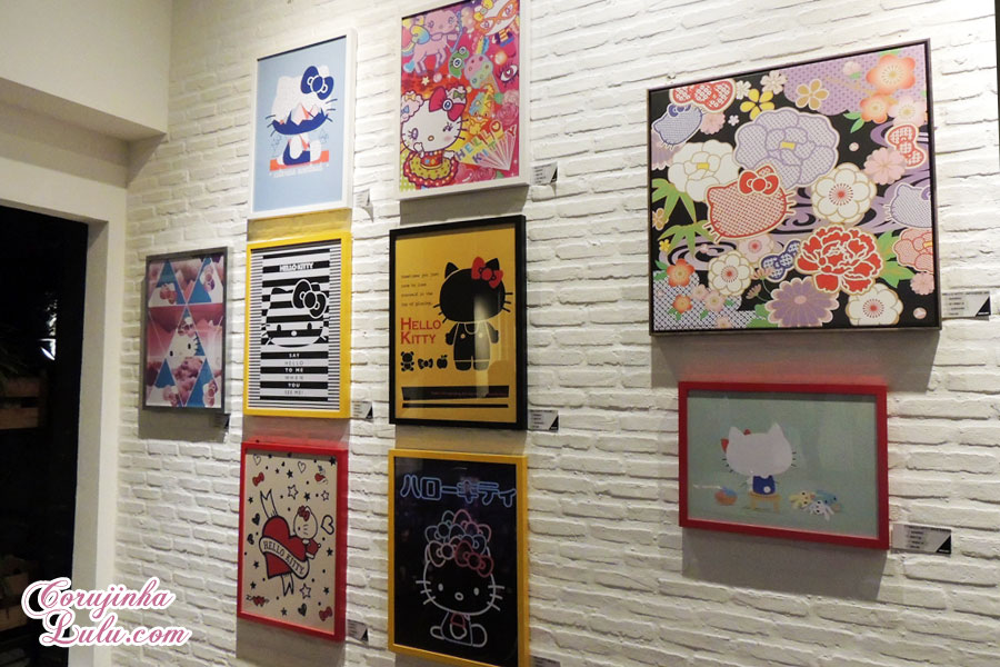 Coleção de Poster da Hello Kitty: visitamos a Exposição na Urban Arts ao lado da personagem mais icônica da Sanrio | ©CorujinhaLulu.com quadros posters posteres kawaii fofo fofura japão luciene sans corujinha lulu corujinhalulu